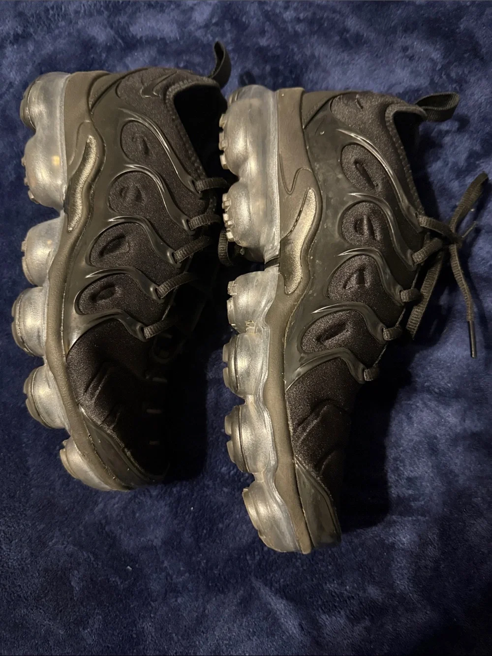 Women’s Size 8 Nike Air Max Black Cushioned Bubble-Sole Sneakers Sculpted Upper